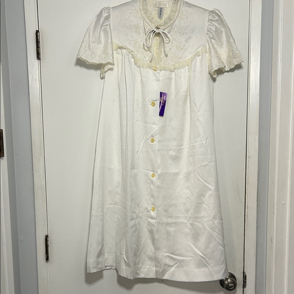 Vtg Bert Yelin for Iris Saks Fifth Avenue White Nightgown with Lace Details NWT